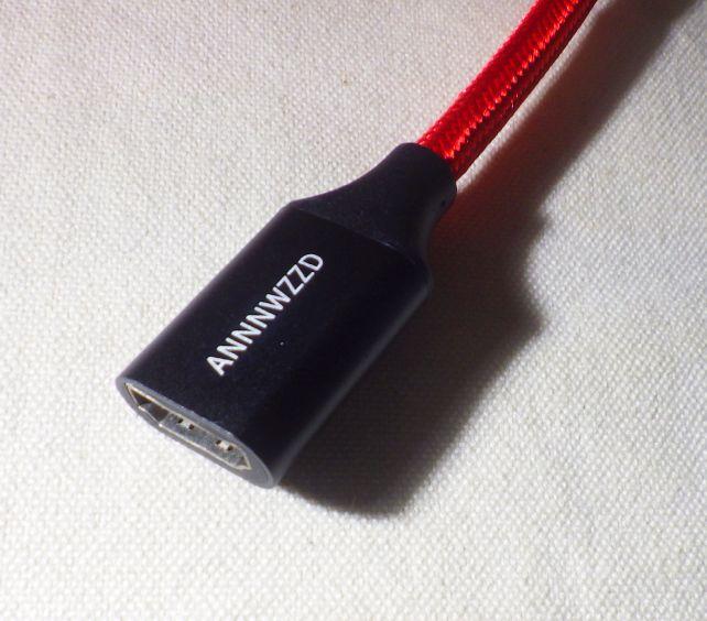 メス側コネクタにある「ANNNWZZD」は社名らしい