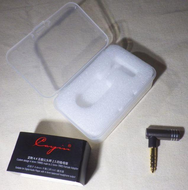 単なる変換アダプタなので、書類・説明書の類いは一切なし