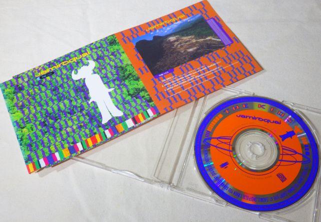 このマキシ、日本でしか出ていないので、他作品の使いまわしジャケット