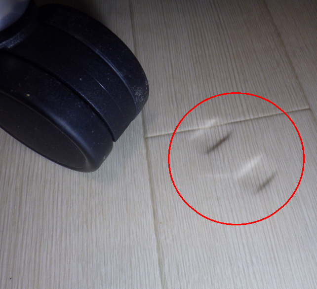 クッションフロアに、こんなに跡がつく