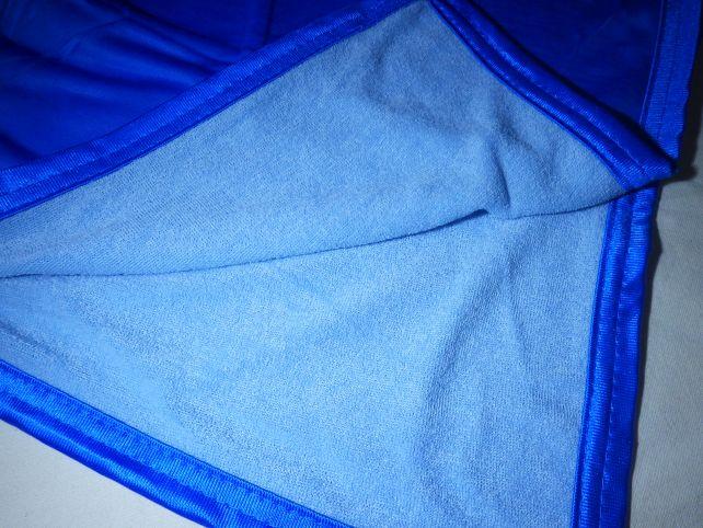 裏側はタオル状の造りでサラサラ。