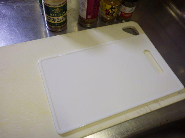 横37zmもあるメインのまな板に比べるとかなりコンパクト