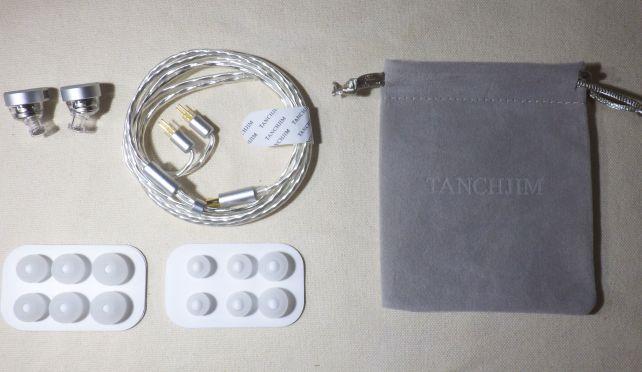 豊富なイヤピースが付属。