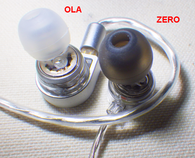 ケーブル脱着式でないからか、同径ドライバー採用だがZEROの方がコンパクト