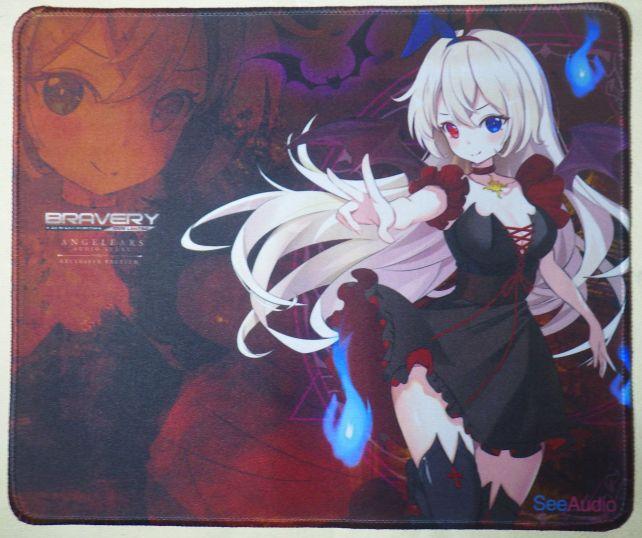 マウスパッドはかなり大きなサイズ