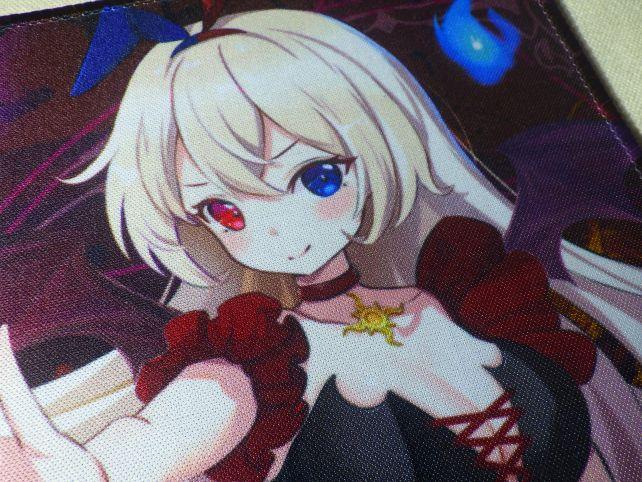 表面は硬質な素材ではなく、滑りが良い糸で編んだ布