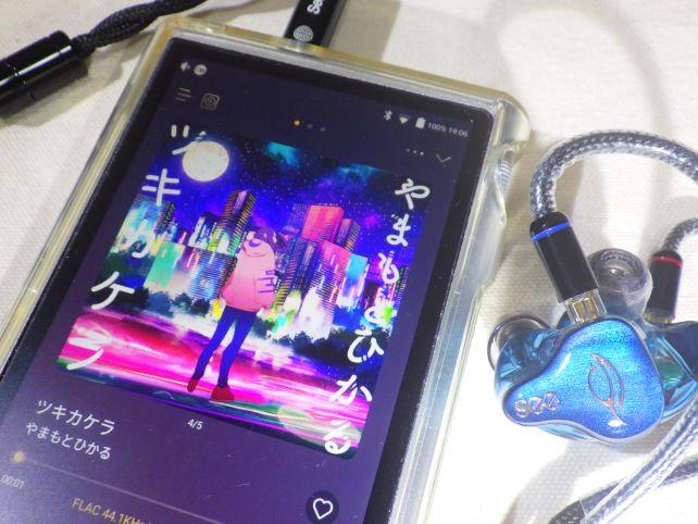 このジャケットの色合いもよい感じ