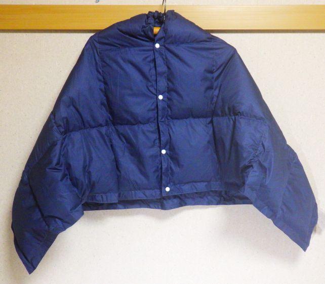 こういう形で肩にかけて「着る」事が出来る。