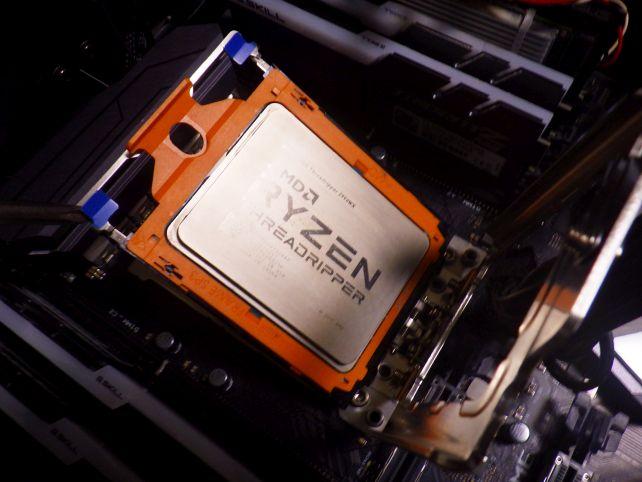 このオレンジ色のトレーごとスライドして装着