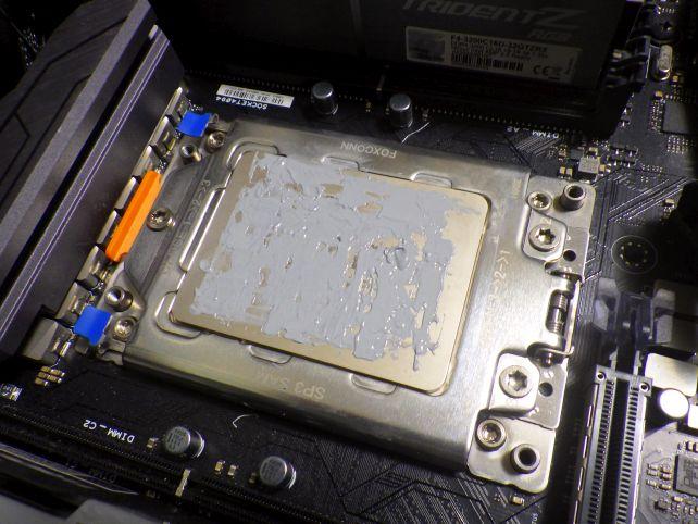 硬くなっているので、ちょっとムラがあるが、この程度ならロックかければ平坦化する。