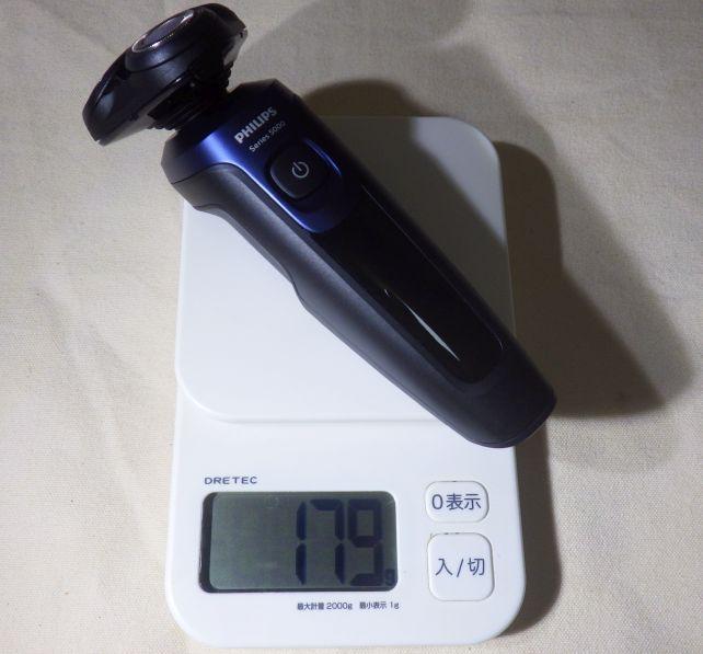は実測179g。その分大きなバッテリーが積めるのかな。