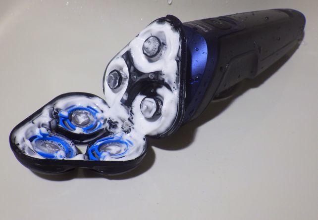 清掃していないんではないかというほど泡が貯まっている