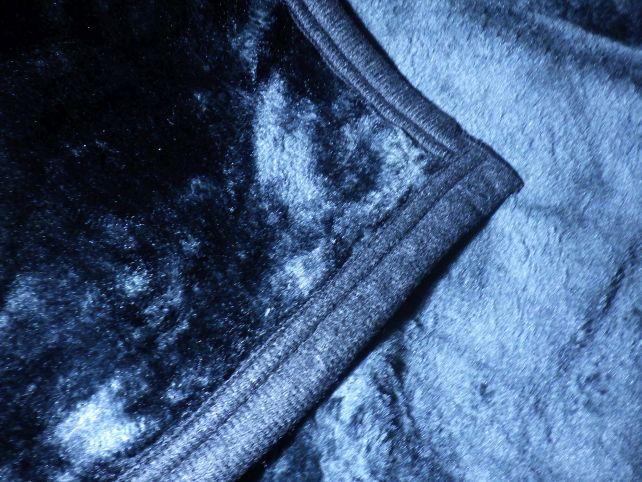 毛足の長い織り方で暖かい