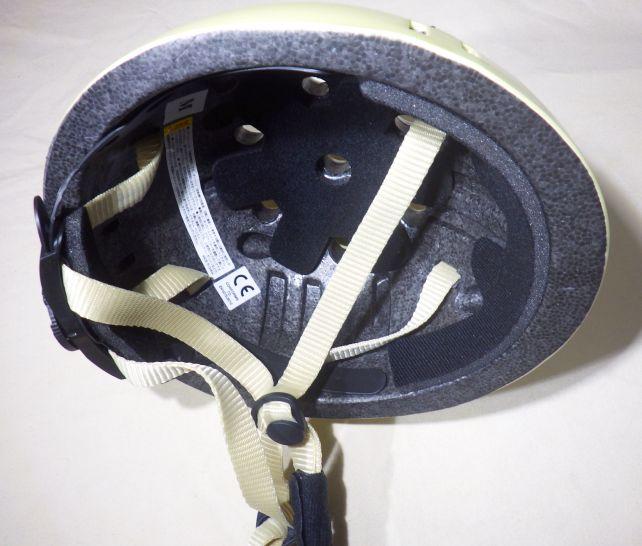 ヘルメット部分は結構しっかりとした造り