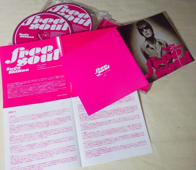 他者編纂のコンピアルバムなので、新規の写真などはないが、びっしりと書かれたライナーこそがポイント