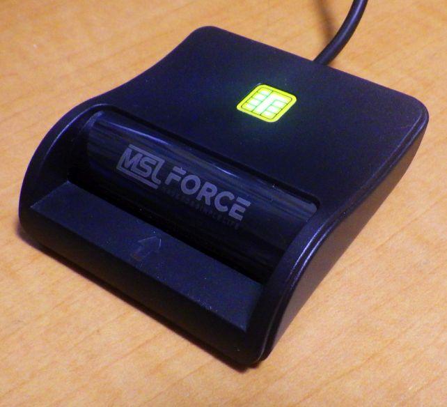 カード抜いてるとランプの色はグリーン(一定時間後消灯)