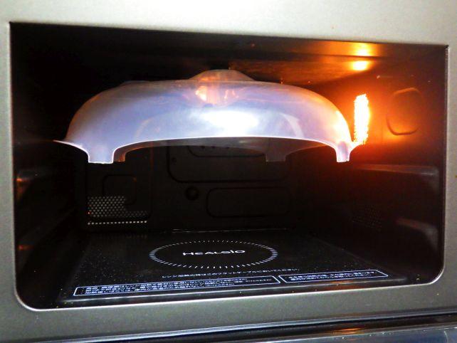 磁石で庫内天井?につけることが出来る