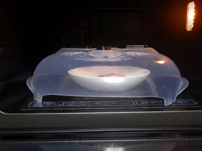 ベーコンのように、脂が多いものにはこうしてカバー