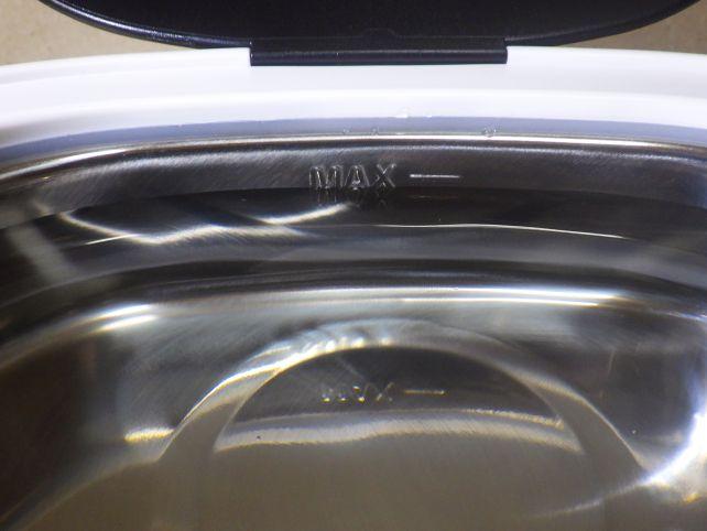 ラインまで水を入れて...