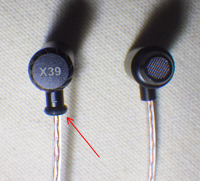 この左右識別リング、なんの説明もないので、当初スライダーの邪魔になっていた