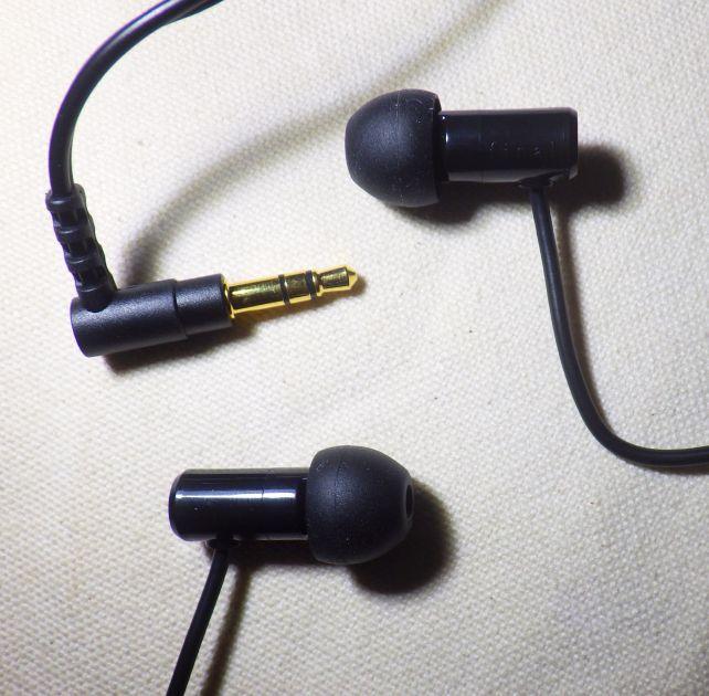 プラハウジングでケーブル直付け、プラグ側はL型3.5mm