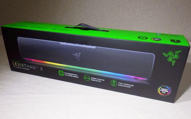 RAZER LEVIATHAN V2 Xは、サブウーファーレスなので、製品は長細い梱包一つだけ。