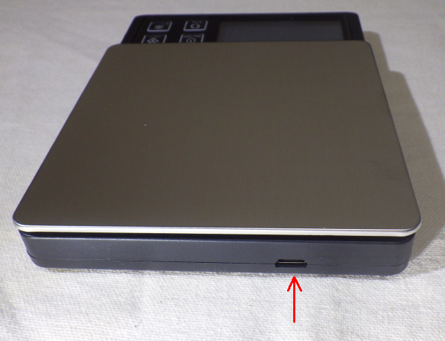 このUSBポートは充電用