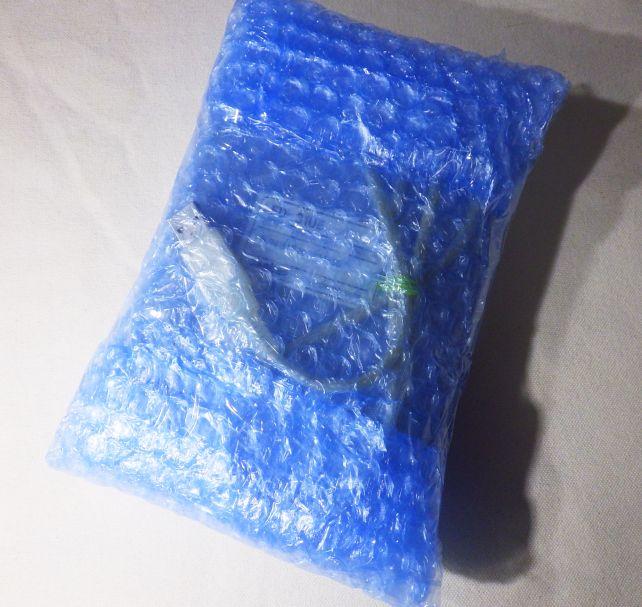 中古なので箱も説明書もなくプチプチ梱包