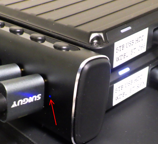 非常に見づらいがONのポートはLEDが点る