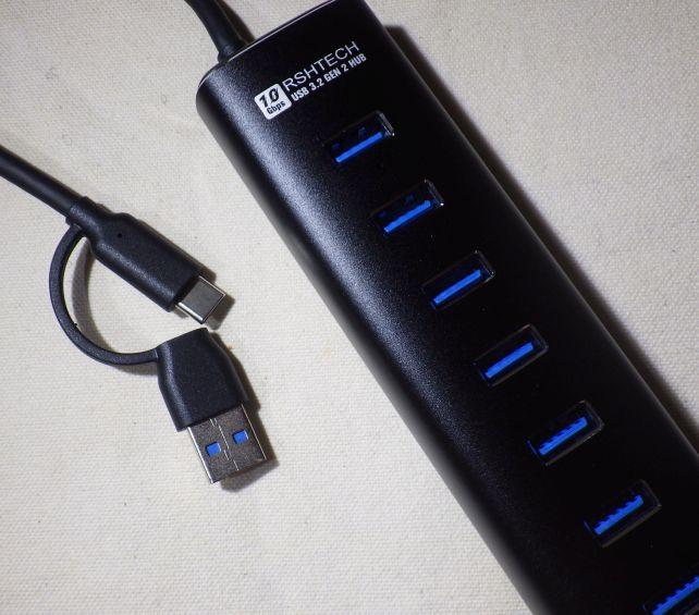 上流側はUSB AとType-C両対応