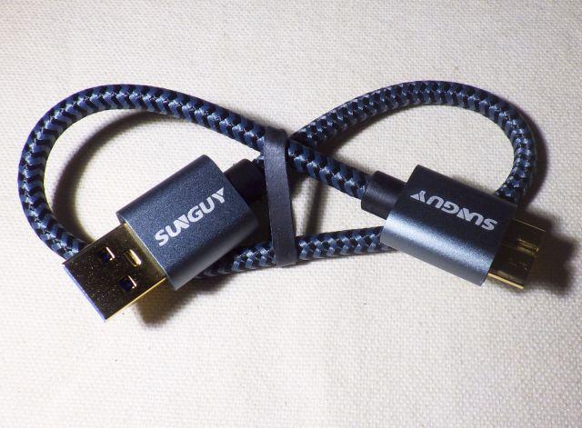 でも箱の中はこういう感じ。余分なプラパッケージやビニール袋はない。