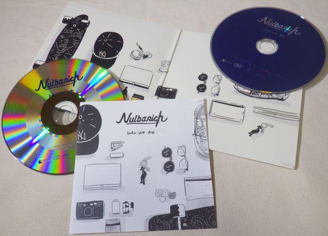 CD(左側)の方、あきらかに収録時間数(盤の内周の色が違う部分)少ない