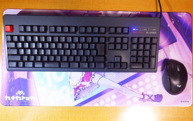 この大きさのマウスパッドって、こう配置することが多いと...トッカちゃん??