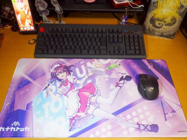 トッカちゃん愛で配置にするとキーボード奥すぎぃ