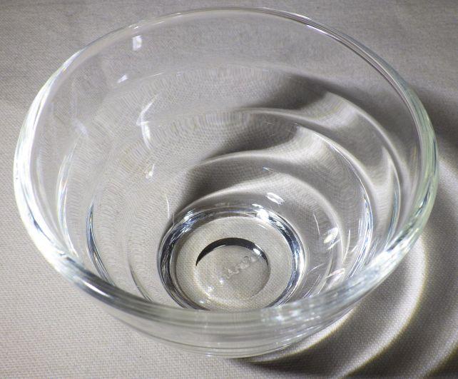 逆コーン型の透明度が高い湯呑み