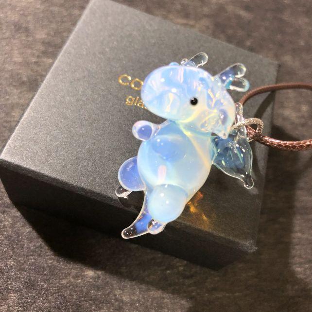 全体が碧く、クリーミィに濁ったプチドラゴン