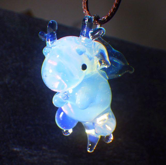 しっぽがあるので「立たない」造形