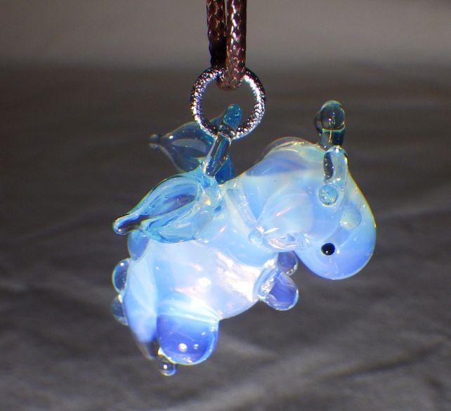 この角度だと羽の造作がよく判る