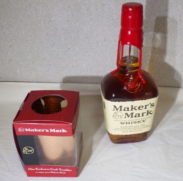 赤いロウの手作業による封印が特徴的