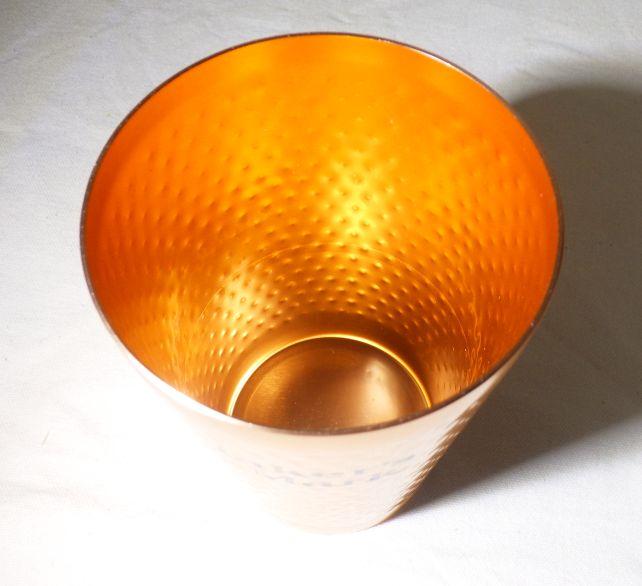 強度的にはしっかりあるが、薄くて厚いモノを入れるとすぐに持てなくなる