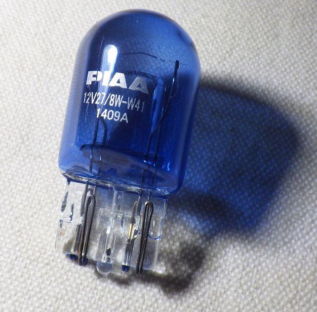 今まで入っていた球が標準より明るい27W/7Wだったので?光量のアップは感じられない