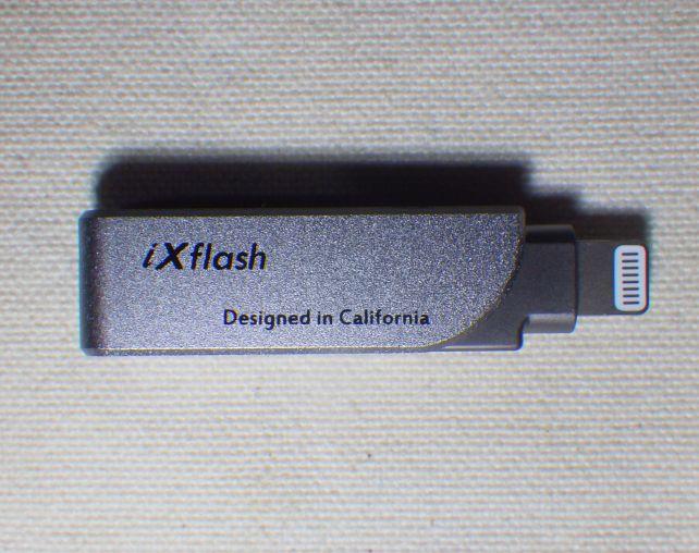 一見Lightning端子のUSBメモリ??という感じだが...