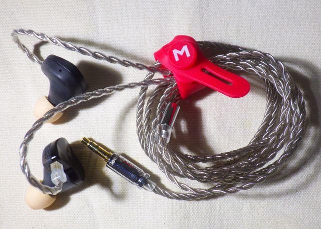 イヤホンケーブルを束ねるには...