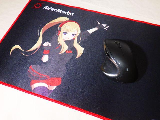 残念ながら?エレーナちゃんは左側...なぜ左利きじゃないんだぁ...