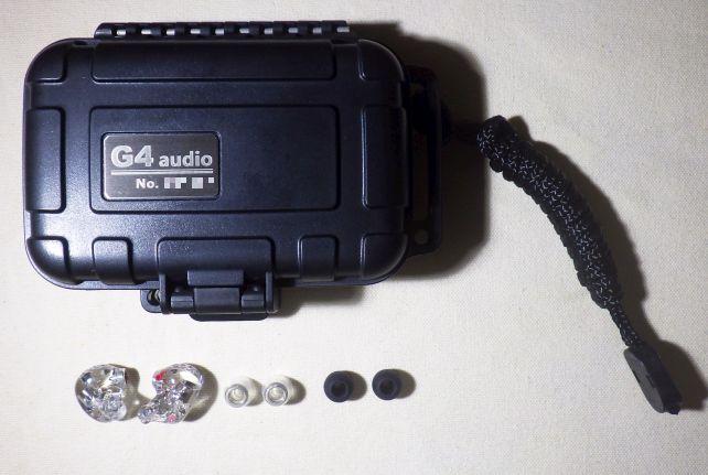 商品全景:片方のイヤピは装着済みで輸送される