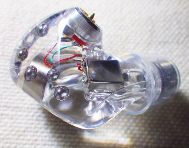 BAドライバーは刻印が見えないが、情報からはKnowles ED-29689と思われる。