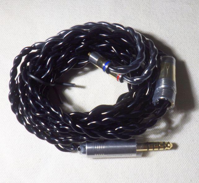 廉価帯のケーブルなので、ケースなどはなく、この状態でビニール袋に入って届く