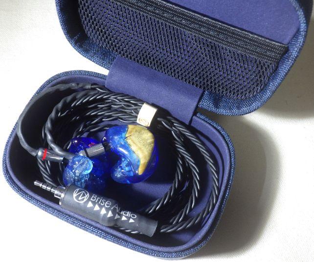 片側10ドラのCIEMとゴツいBriseaudioのケーブルでも問題なし