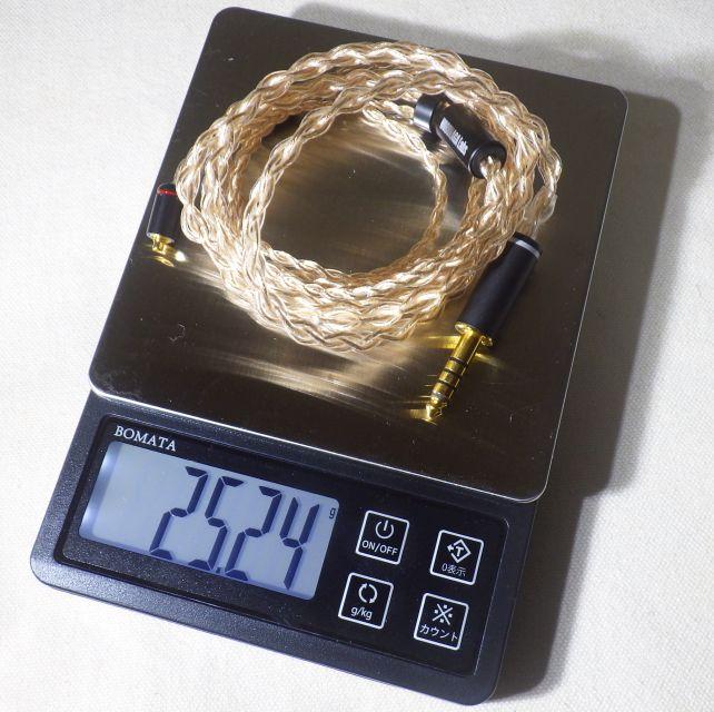 重さは4芯でもあり軽く、25g少々