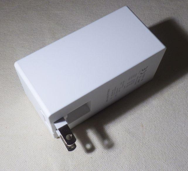 90°でも固定できるが、壁コンセントだと、自重で落ちてくる。